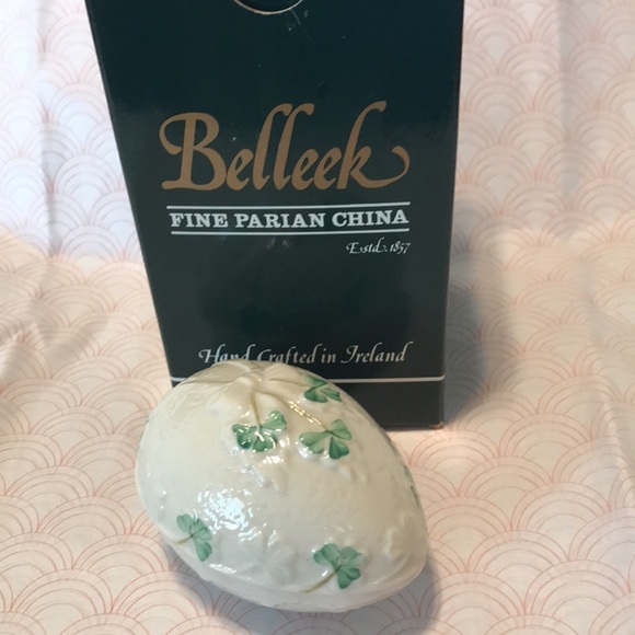 Belleek Shamrock Egg Mint condition - Picture 3 of 12